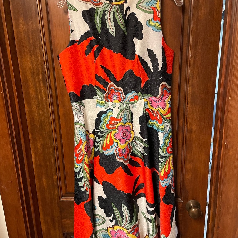 Vibrant Floral Tapestry Midi Dress - Red and Black Show Stopper
